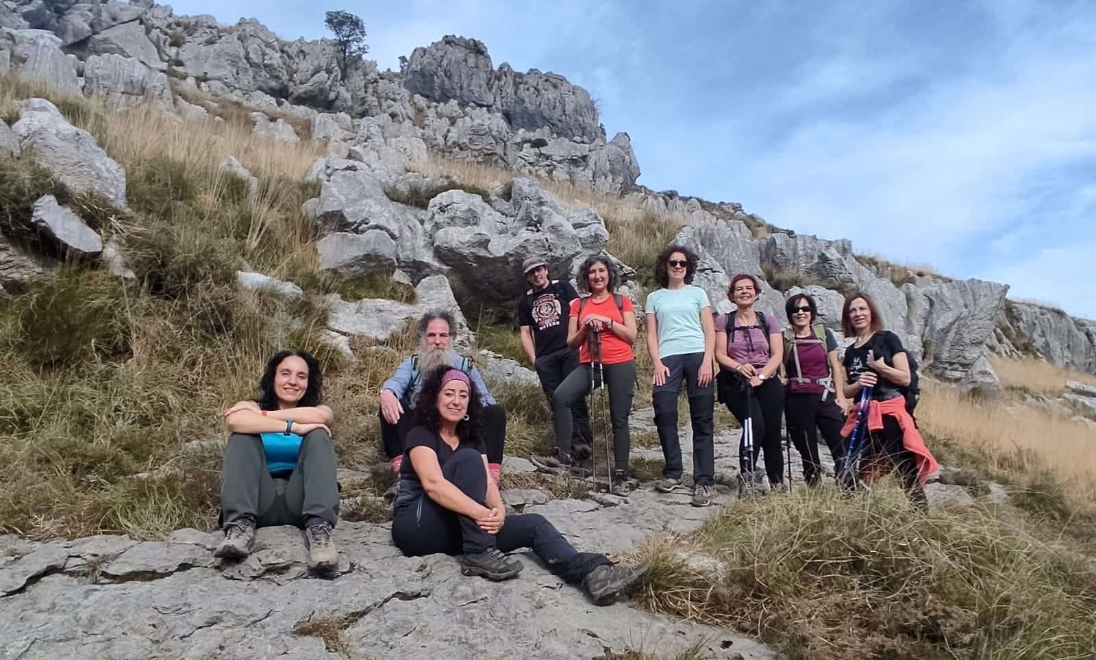 2025. Grupo en el monte Peña Lavalle